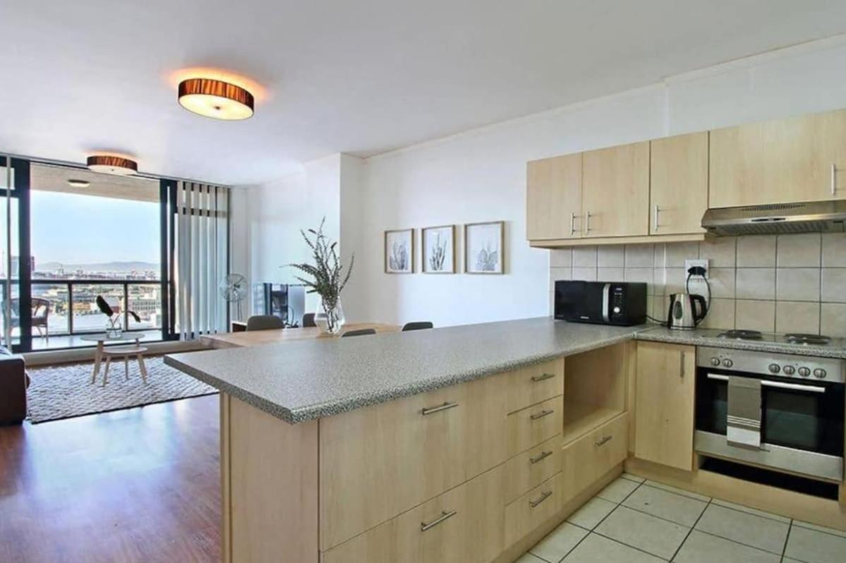 2 Beds, Wi-fi, Aircon, Pool, Gym Apartment