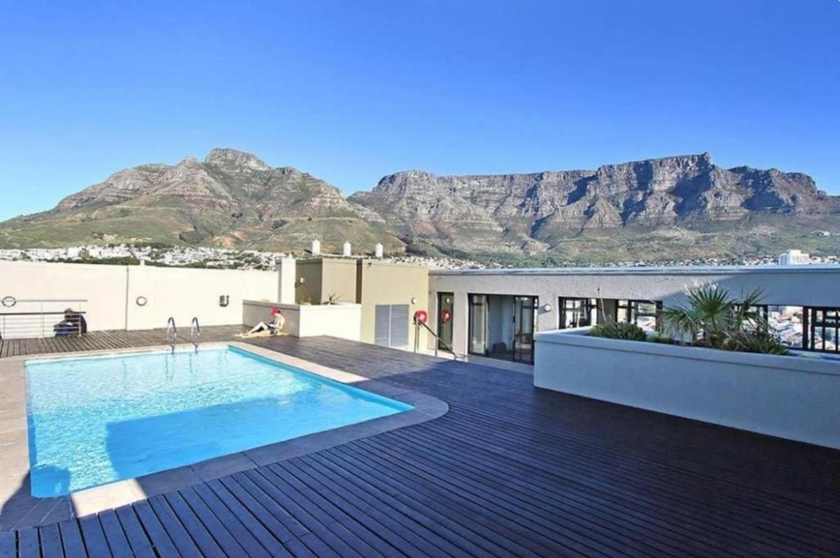 2 Beds, Wi-fi, Aircon, Pool, Gym * Cape Town